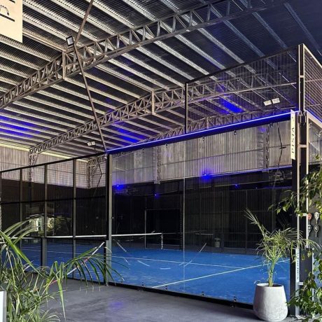 Fabricación y montaje de cancha de pádel, en Macachín, La Pampa, Argentina - MS PÁDEL (de Metalúrgica METALSER)